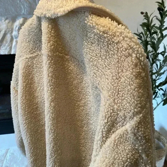 WILD FABLE Sherpa Shacket creme color size medium - Picture 6 of 6